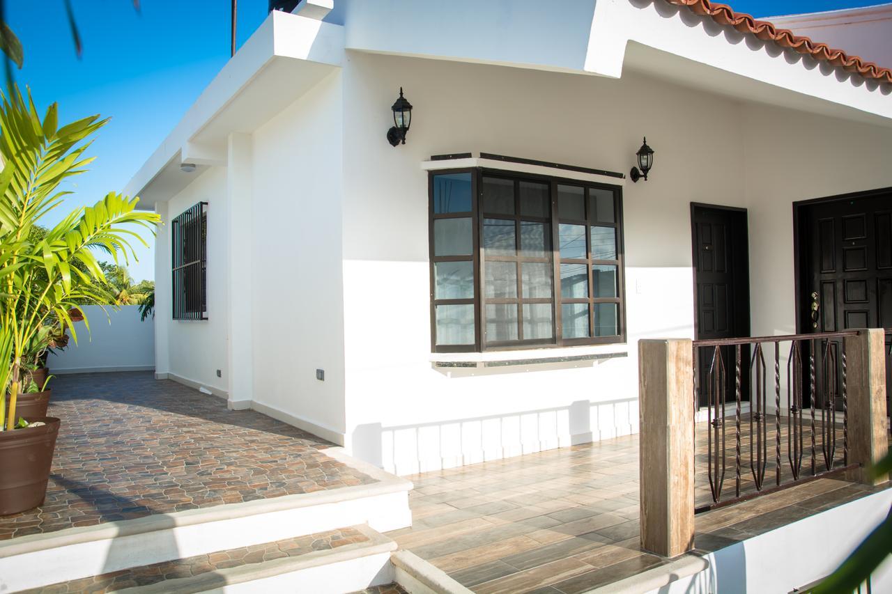 Vacation Rental - Upper Floor Room At Casa Cocoa Cozumel Exterior photo